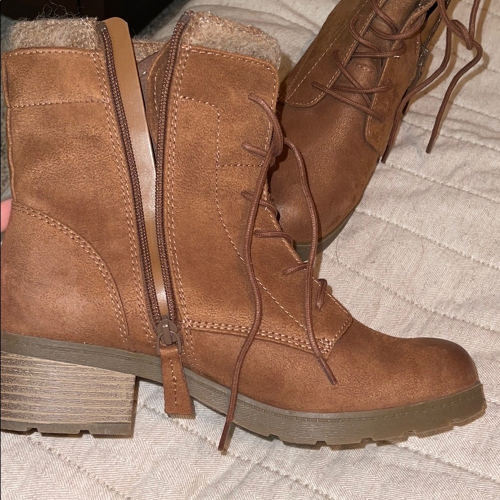 boots - Picture 2 of 2